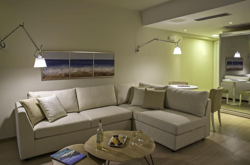 Swell Boutique 4*